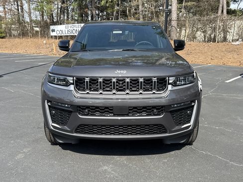 New 2026 Jeep Grand Cherokee Limited w/ Luxury Tech Group II AWD/4WD image 2