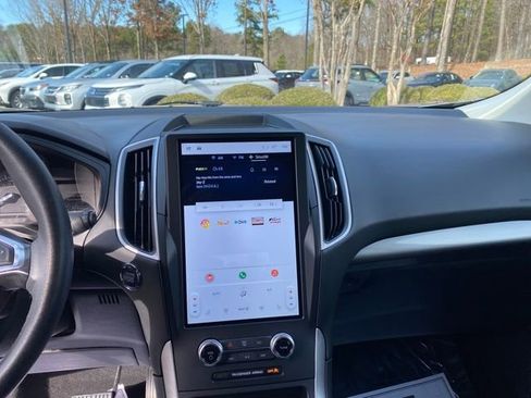 Used 2024 Ford Edge SEL image 11