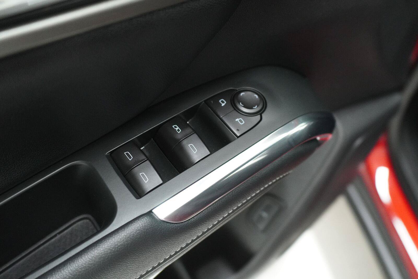 Used 2025 Chevrolet Traverse LT w/ Driver Confidence Package FWD image 7