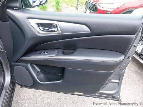 Used 2020 Nissan Pathfinder SL AWD/4WD image 28