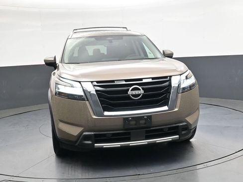 Used 2023 Nissan Pathfinder Platinum w/ Cargo Package AWD/4WD image 10