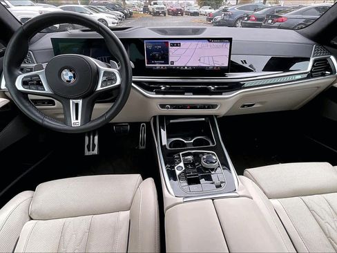 Used 2025 BMW X7 M60i image 16
