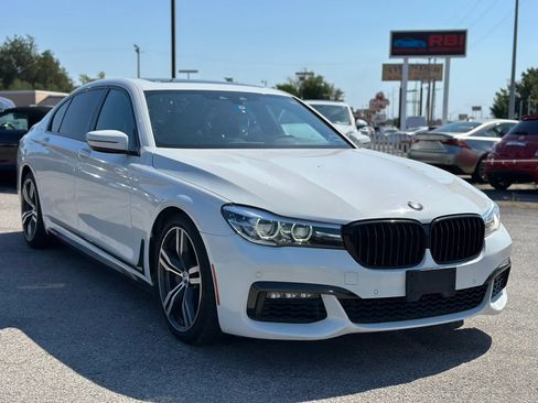 Used 2019 BMW 740i w/ M Sport Package RWD image 4
