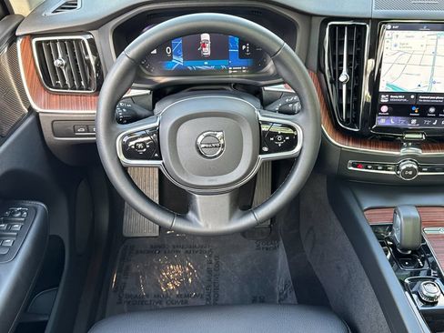 Certified 2023 Volvo XC60 T8 Plus AWD/4WD image 13
