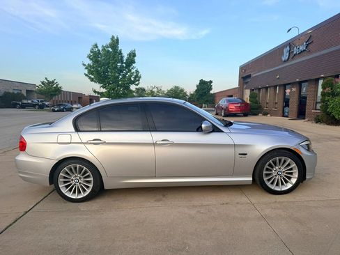 Used 2011 BMW 328i xDrive Sedan AWD/4WD image 4