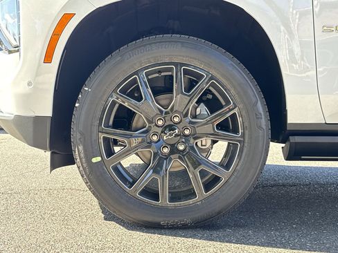 New 2026 Chevrolet Suburban High Country image 12