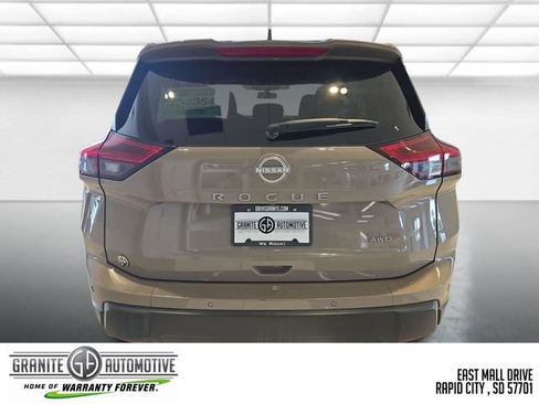 Used 2025 Nissan Rogue SV AWD/4WD image 5