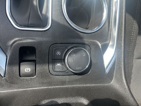 Used 2023 Chevrolet Traverse LT AWD/4WD image 12
