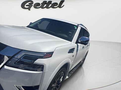 Used 2022 Nissan Armada Platinum w/ Captain's Chairs Package RWD image 1