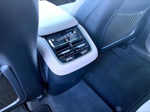 Used 2026 Volvo XC90 B6 Plus w/ Protection Package Premier AWD/4WD image 38
