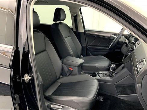 Used 2023 Volkswagen Tiguan SE image 7