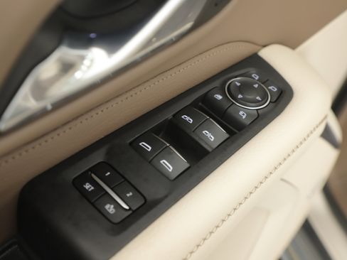 Used 2023 GMC Yukon Denali w/ Max Trailering Package image 9