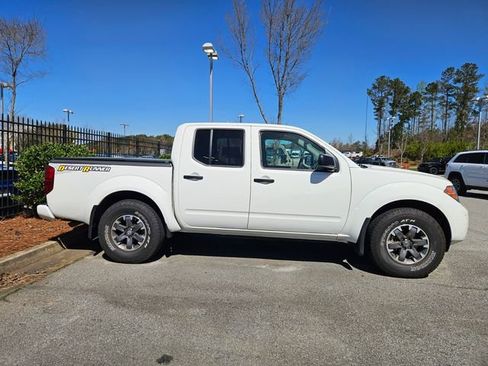 Used 2018 Nissan Frontier SV image 6