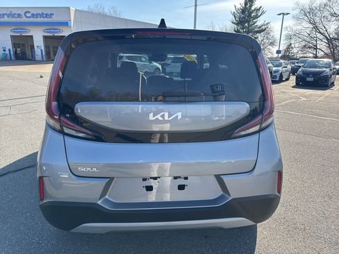 Used 2023 Kia Soul LX image 5