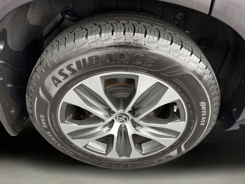 Used 2022 Toyota Highlander XLE image 18