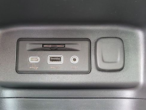 Used 2022 Chevrolet Equinox RS w/ RS Leather Package image 31