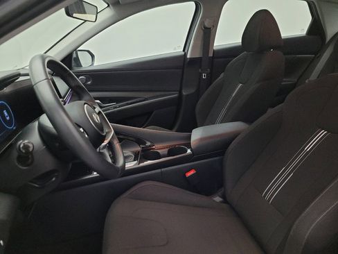 Used 2025 Hyundai Elantra SEL FWD image 17