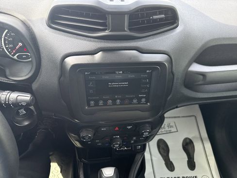 Used 2019 Jeep Renegade Latitude w/ Popular Equipment Group image 21