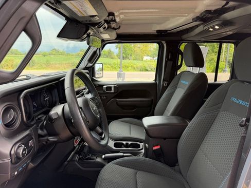 Used 2024 Jeep Wrangler Unlimited Rubicon 4xe AWD/4WD image 9