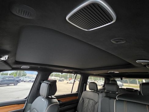 Used 2024 Jeep Grand Wagoneer Series III w/ Flexible Seating Group AWD/4WD image 8