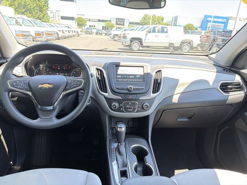 Used 2018 Chevrolet Equinox LS AWD/4WD image 28
