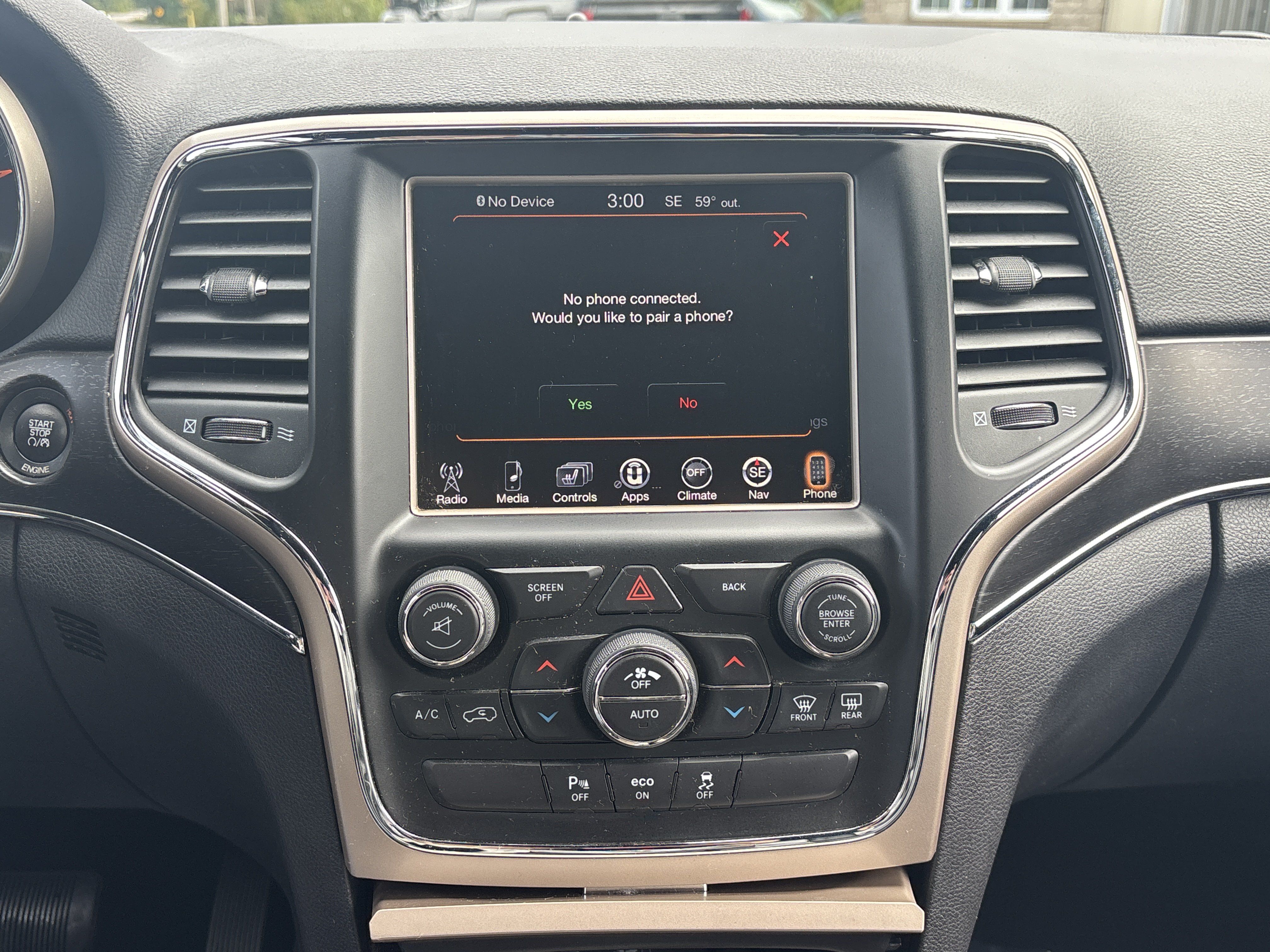 Used 2015 Jeep Grand Cherokee Limited w/ Luxury Group II AWD/4WD image 24