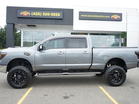 Used 2017 Nissan Titan SV AWD/4WD image 2