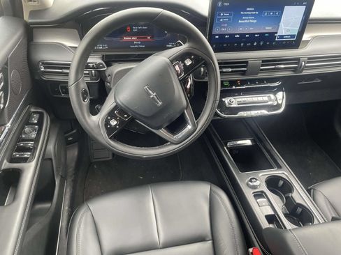 Used 2025 Lincoln Corsair FWD image 15