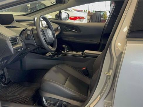 Used 2025 Toyota Prius XLE image 16