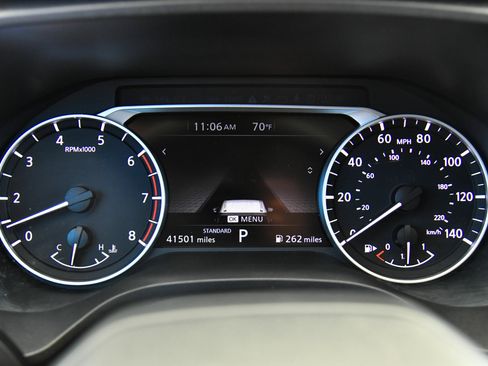 Used 2025 Nissan Rogue SV FWD image 28