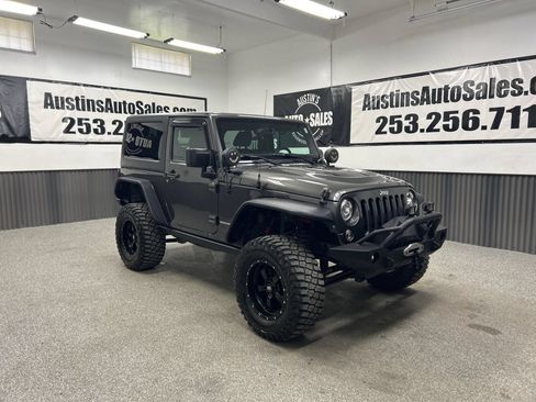 Used 2017 Jeep Wrangler Rubicon w/ Power Convenience Group AWD/4WD image 1