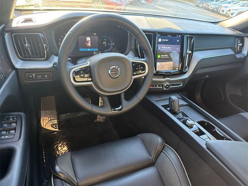 Used 2022 Volvo XC60 T8 R-Design w/ Advanced Package image 22