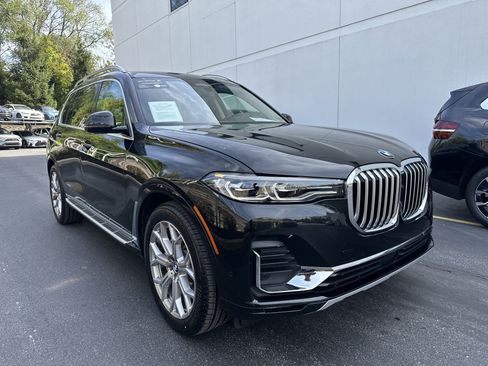 Certified 2022 BMW X7 xDrive40i w/ Executive Package image 3