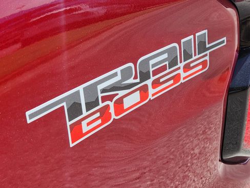Used 2025 Chevrolet Colorado Trail Boss AWD/4WD image 28