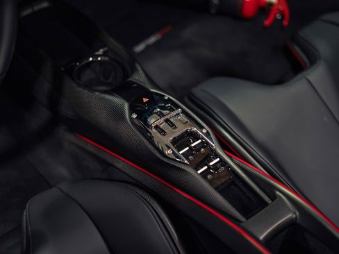 Used 2024 Ferrari SF90 Spider AWD/4WD image 6
