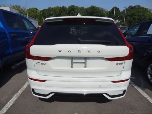 Used 2022 Volvo XC60 B5 R-Design AWD/4WD image 5