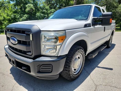 Used 2015 Ford F250 XL w/ Power Equipment Group RWD image 3