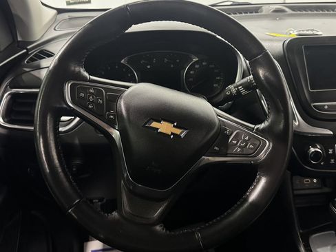 Used 2020 Chevrolet Equinox LT w/ Driver Convenience Package image 4