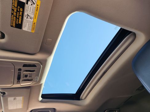 Used 2021 Toyota Highlander XLE image 30