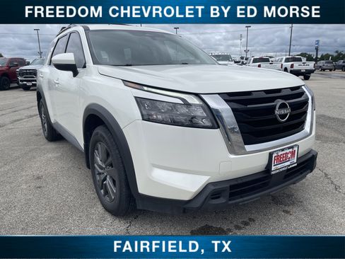 Used 2024 Nissan Pathfinder SV FWD image 1