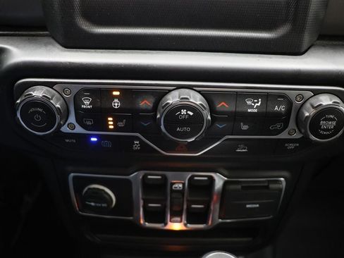 Used 2023 Jeep Wrangler Unlimited w/ Cold Weather Group image 18