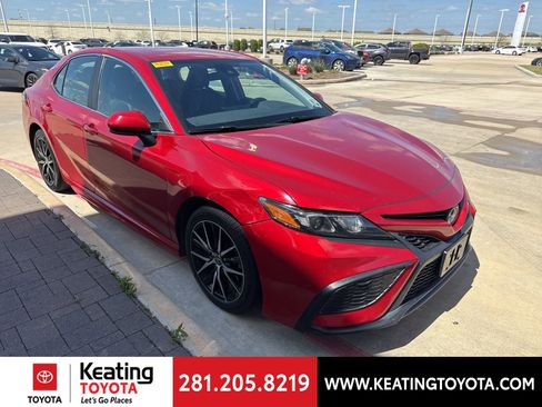 Certified 2021 Toyota Camry SE image 1