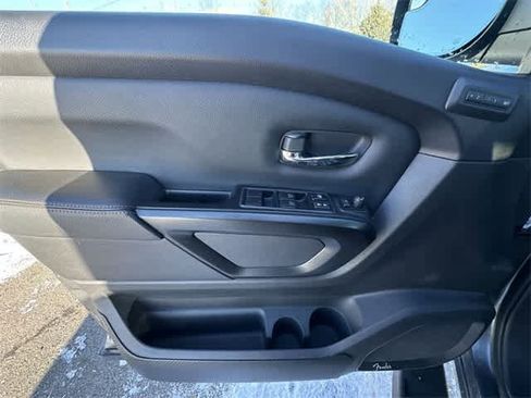 Used 2023 Nissan Titan PRO-4X w/ Pro-4x Convenience Package image 16