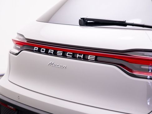 Used 2023 Porsche Macan AWD/4WD image 32