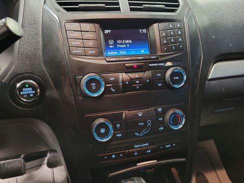 Used 2018 Ford Explorer XLT image 16