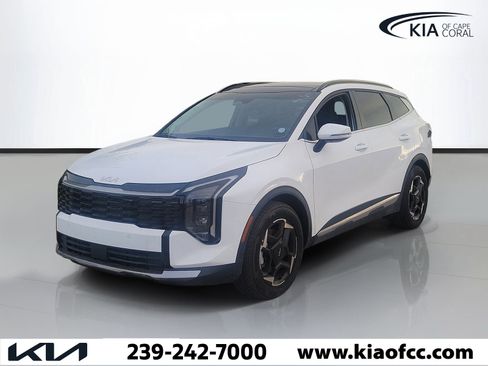 Certified 2026 Kia Sportage EX w/ EX Panorama Roof Package FWD image 3