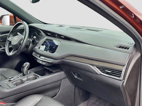 Used 2019 Cadillac XT4 Sport w/ Cold Weather Package AWD/4WD image 28