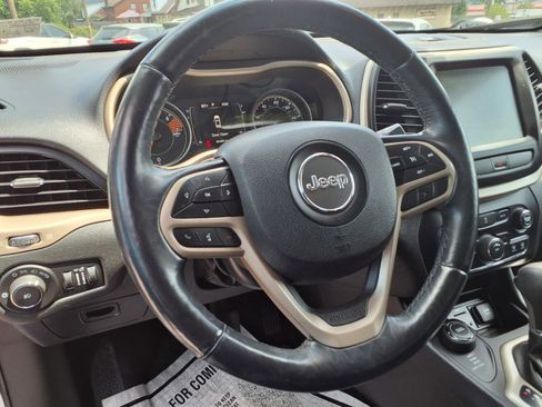 Used 2017 Jeep Cherokee Latitude w/ Cold Weather Group image 8