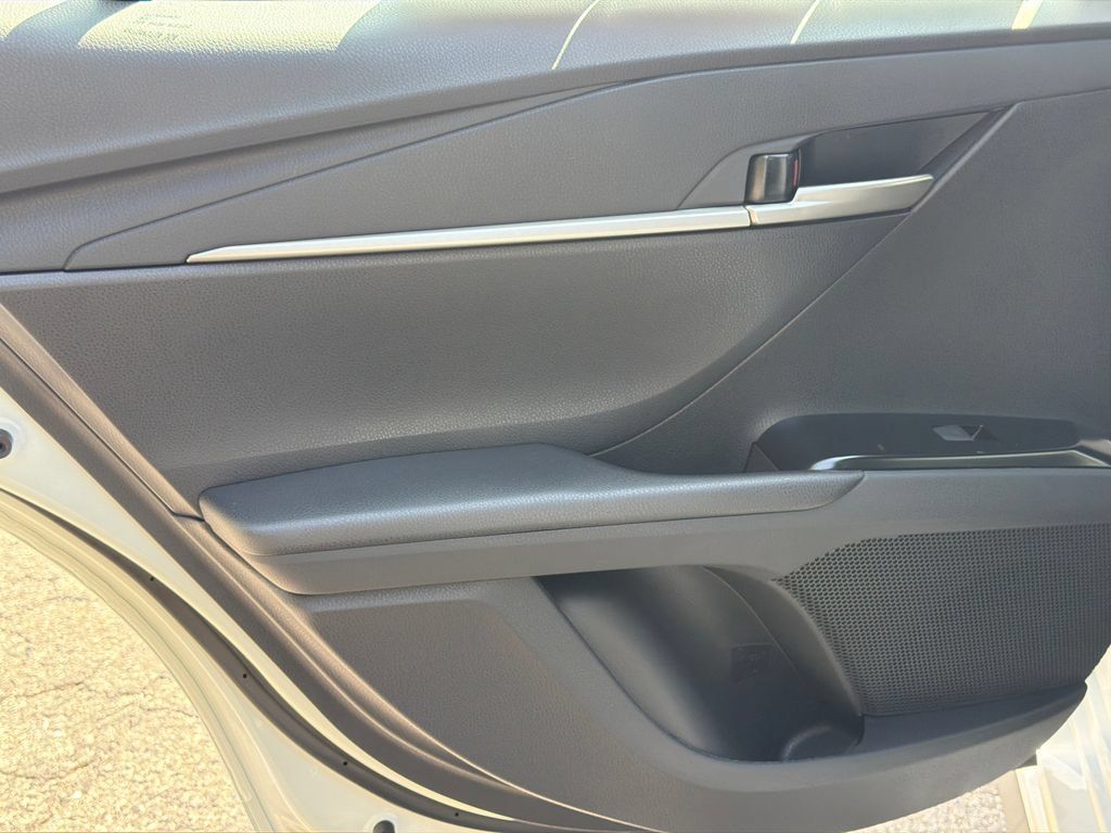 New 2026 Toyota Camry Hybrid FWD image 19