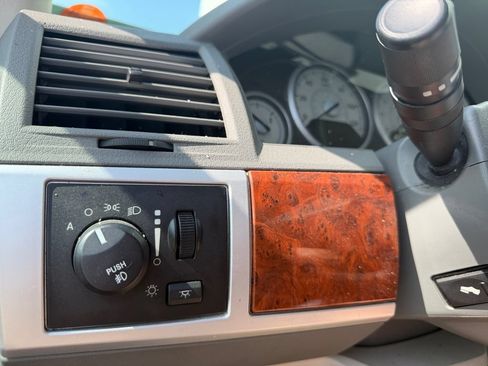Used 2008 Chrysler Town & Country Touring FWD image 18